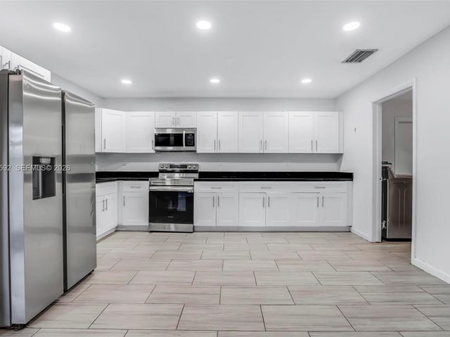 Продажа дома по адресу 3430 N 65th Ave - фото 7535049