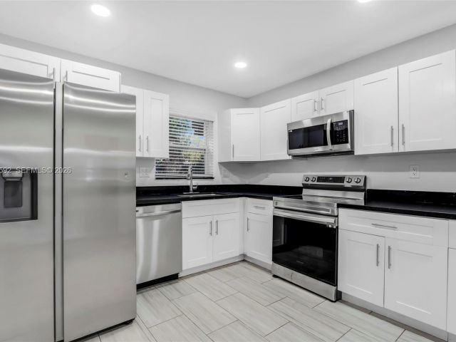 Продажа дома по адресу 3430 N 65th Ave - фото 7535052