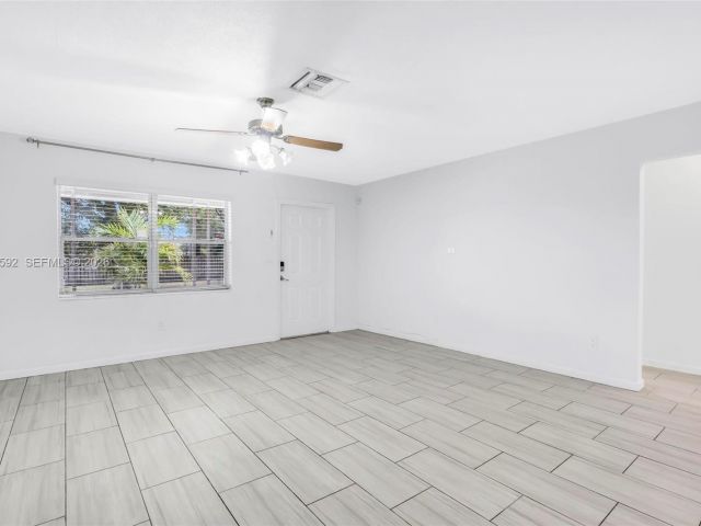 Продажа дома по адресу 3430 N 65th Ave - фото 7535054