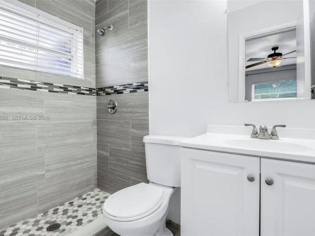 Продажа дома по адресу 3430 N 65th Ave - фото 7535060