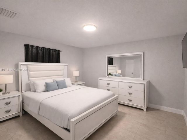 Продажа дома по адресу 4500 NW 3rd Ave - фото 7446112