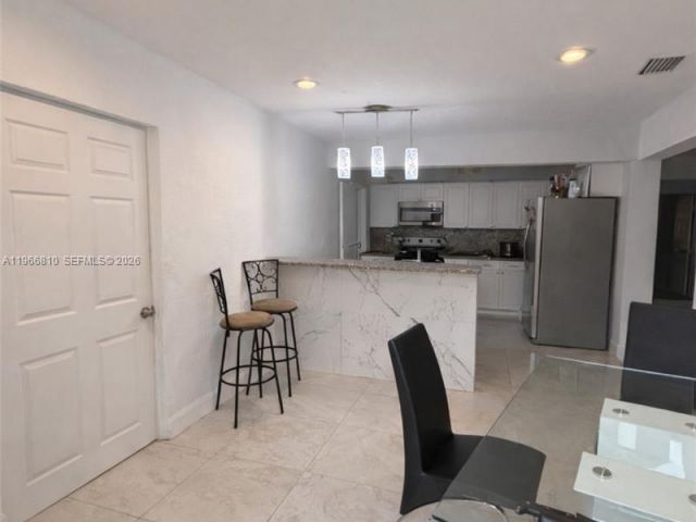 Продажа дома по адресу 4500 NW 3rd Ave - фото 7446115