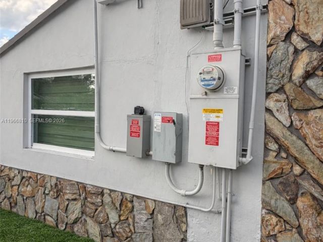 Продажа дома по адресу 4500 NW 3rd Ave - фото 7446116