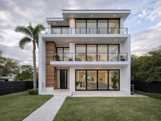 Продажа дома по адресу 4500 NW 3rd Ave - фото 7446120