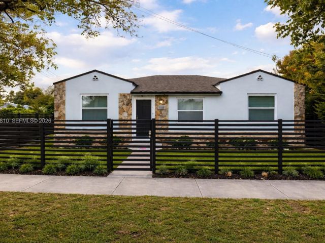 Продажа дома по адресу 4500 NW 3rd Ave - фото 7446121