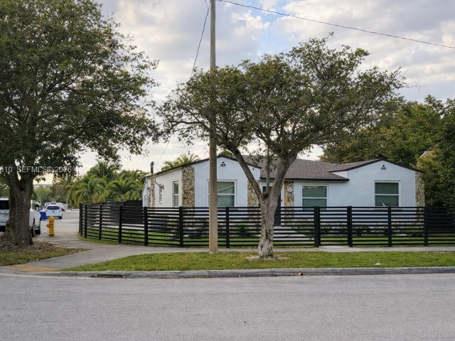 Продажа дома по адресу 4500 NW 3rd Ave - фото 7446122