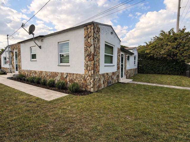 Продажа дома по адресу 4500 NW 3rd Ave - фото 7446123