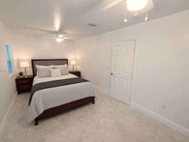 Продажа дома по адресу 4500 NW 3rd Ave - фото 7446124