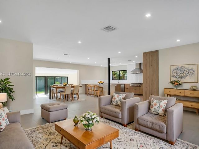 Дом в аренду по адресу 910 W 47th Ct - фото 7525436