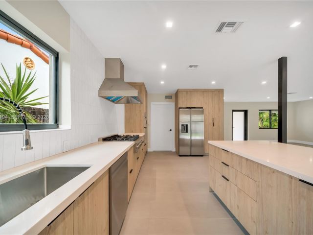 Дом в аренду по адресу 910 W 47th Ct - фото 7525437