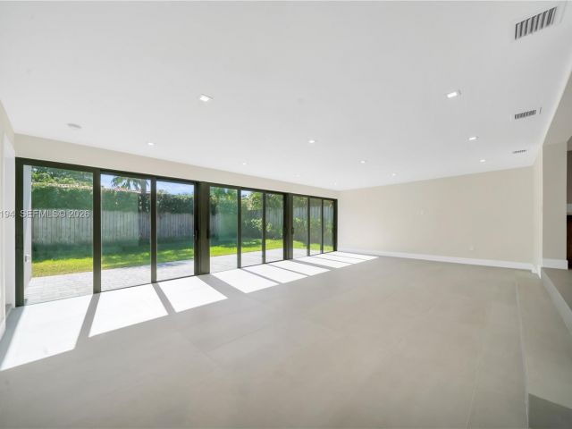 Дом в аренду по адресу 910 W 47th Ct - фото 7525438