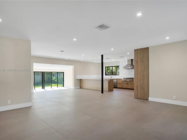 Дом в аренду по адресу 910 W 47th Ct - фото 7525439