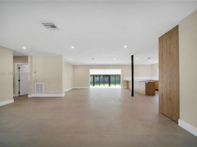 Дом в аренду по адресу 910 W 47th Ct - фото 7525440