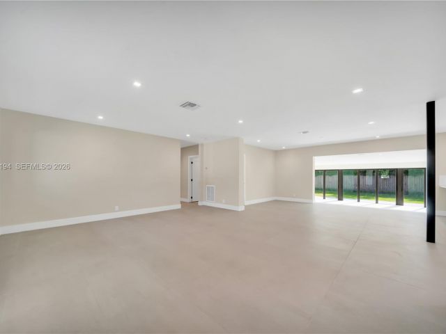 Дом в аренду по адресу 910 W 47th Ct - фото 7525441