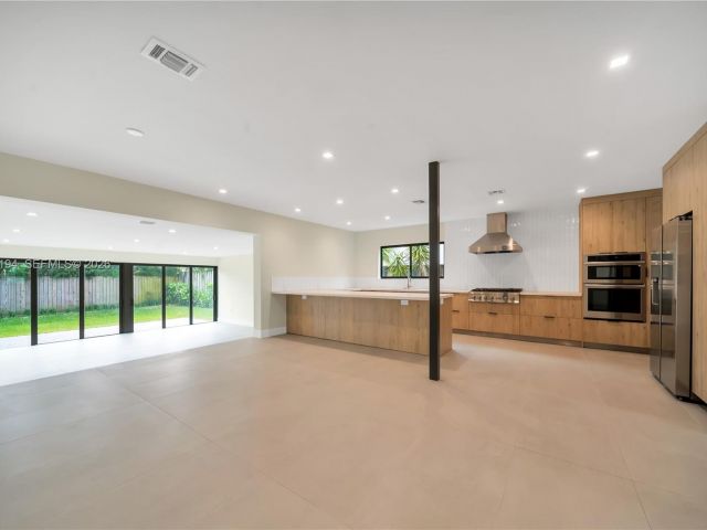 Дом в аренду по адресу 910 W 47th Ct - фото 7525442