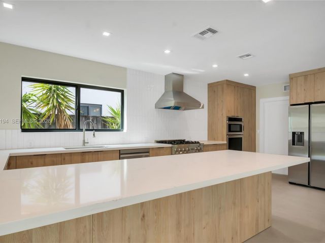 Дом в аренду по адресу 910 W 47th Ct - фото 7525444