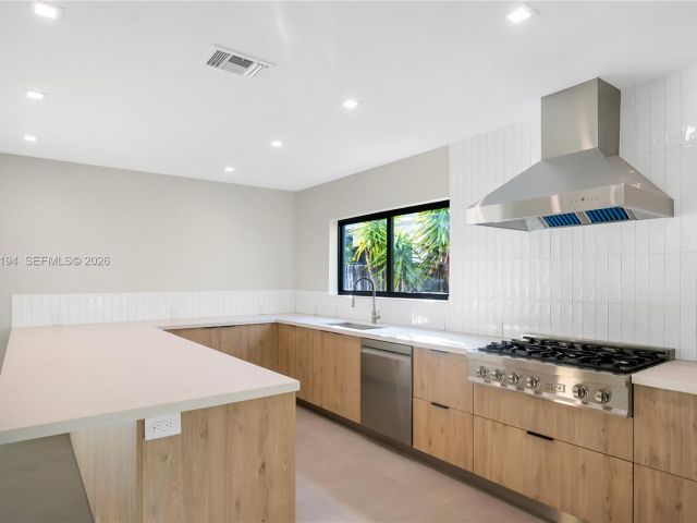 Дом в аренду по адресу 910 W 47th Ct - фото 7525445