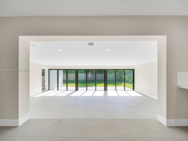 Дом в аренду по адресу 910 W 47th Ct - фото 7525446