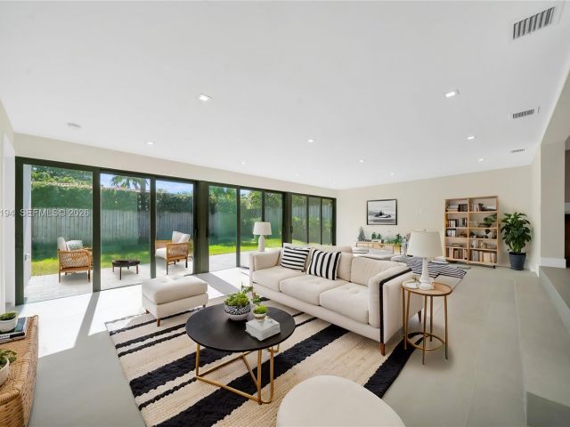 Дом в аренду по адресу 910 W 47th Ct - фото 7525447