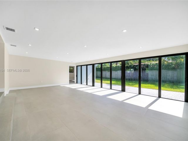 Дом в аренду по адресу 910 W 47th Ct - фото 7525448