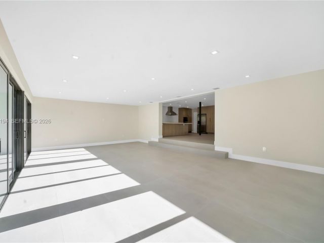 Дом в аренду по адресу 910 W 47th Ct - фото 7525449