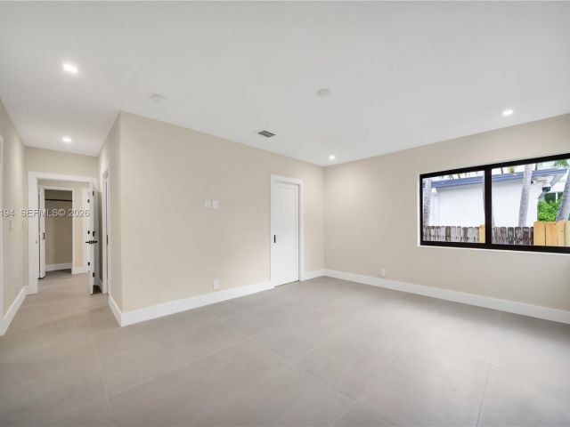 Дом в аренду по адресу 910 W 47th Ct - фото 7525451