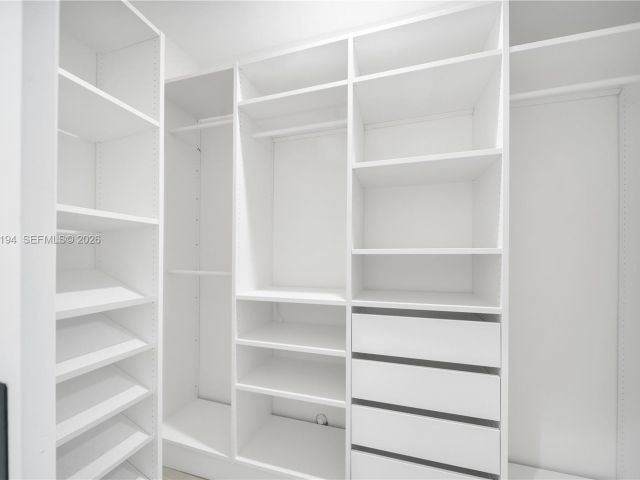 Дом в аренду по адресу 910 W 47th Ct - фото 7525455