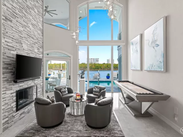 Продажа дома по адресу 7188 NE 8th Drive - фото 9030638