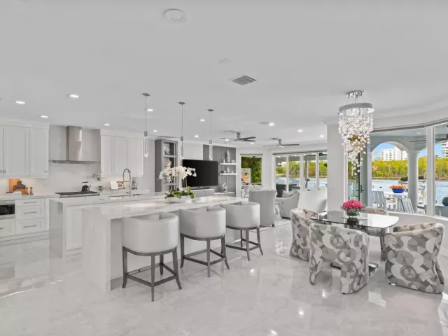 Продажа дома по адресу 7188 NE 8th Drive - фото 9030641