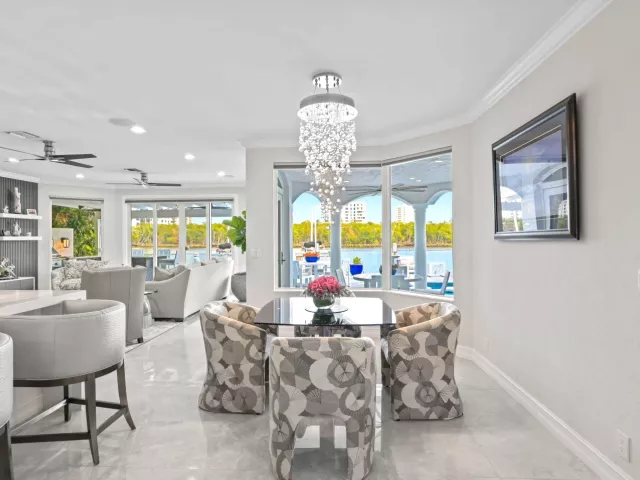 Продажа дома по адресу 7188 NE 8th Drive - фото 9030642