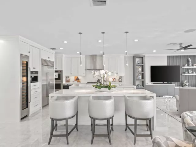 Продажа дома по адресу 7188 NE 8th Drive - фото 9030643