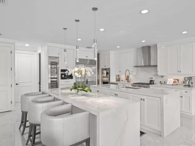 Продажа дома по адресу 7188 NE 8th Drive - фото 9030644