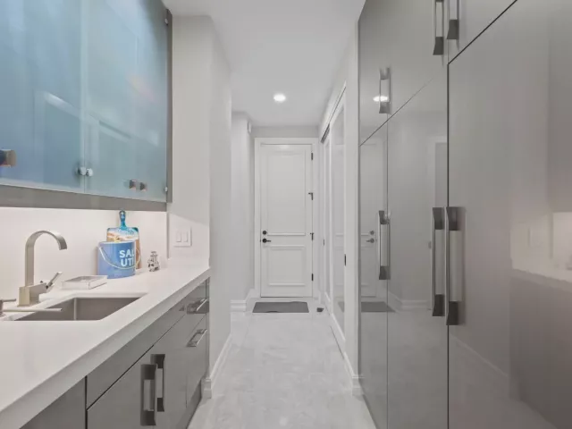 Продажа дома по адресу 7188 NE 8th Drive - фото 9030646