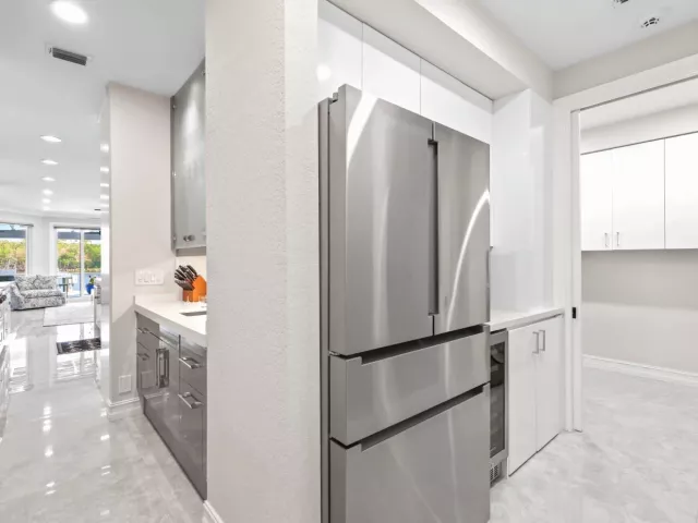 Продажа дома по адресу 7188 NE 8th Drive - фото 9030647
