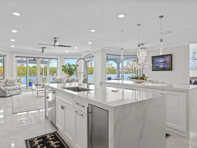 Продажа дома по адресу 7188 NE 8th Drive - фото 9030649