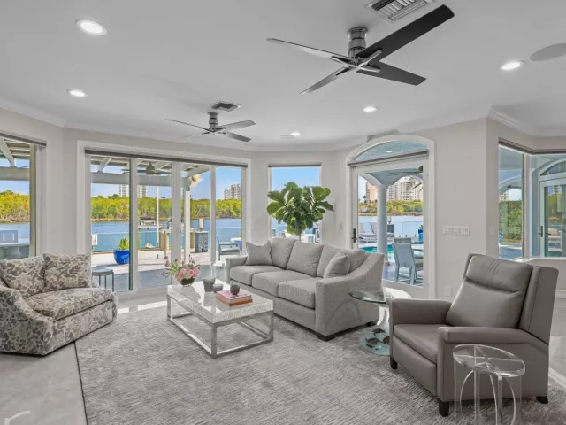 Продажа дома по адресу 7188 NE 8th Drive - фото 9030650