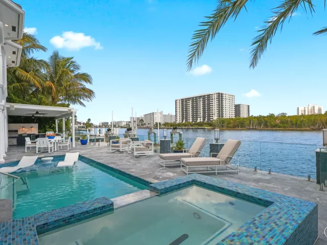 Продажа дома по адресу 7188 NE 8th Drive - фото 9030659