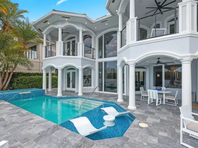 Продажа дома по адресу 7188 NE 8th Drive - фото 9030663