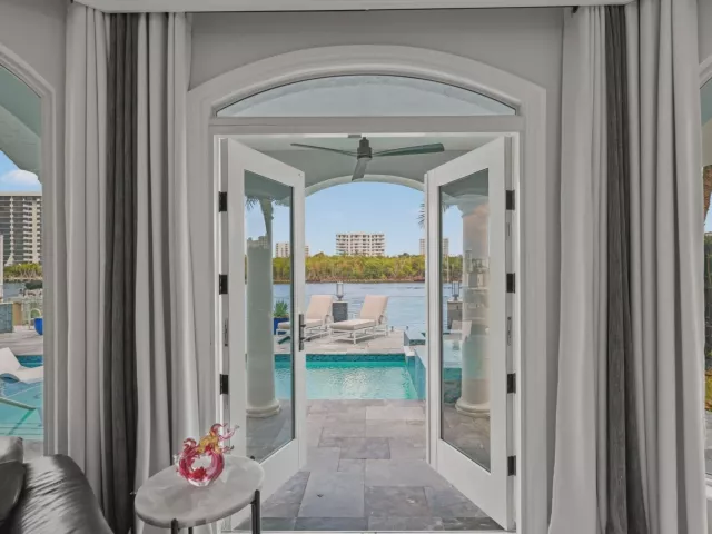 Продажа дома по адресу 7188 NE 8th Drive - фото 9030665