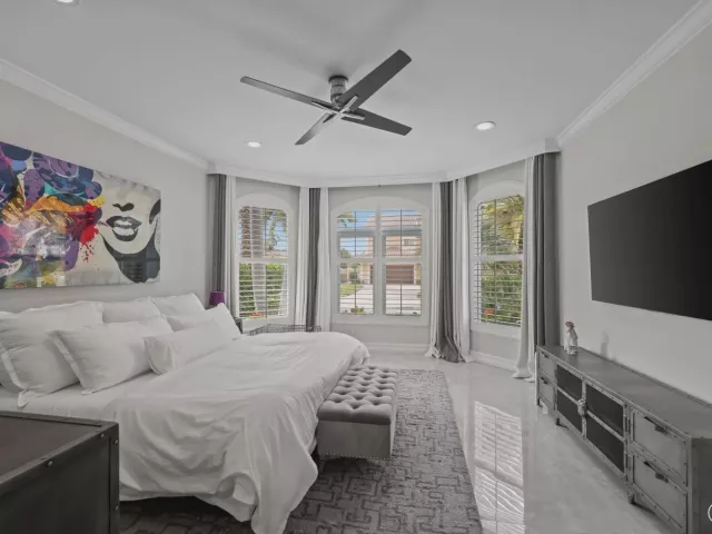 Продажа дома по адресу 7188 NE 8th Drive - фото 9030668