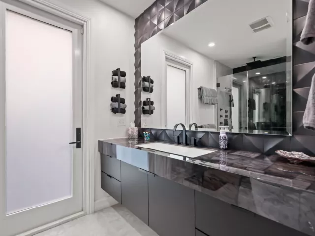 Продажа дома по адресу 7188 NE 8th Drive - фото 9030669