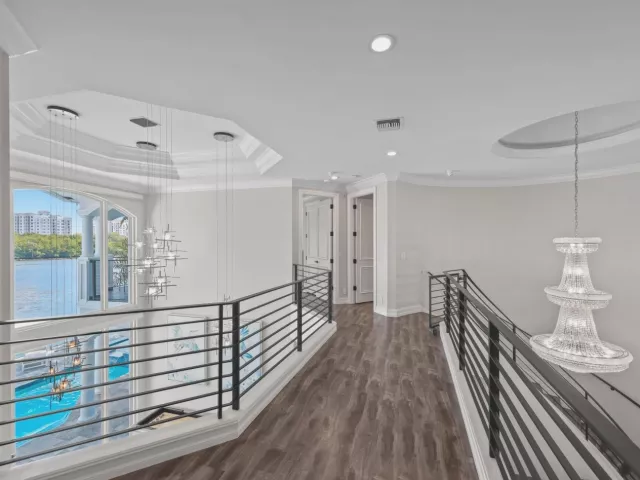 Продажа дома по адресу 7188 NE 8th Drive - фото 9030670