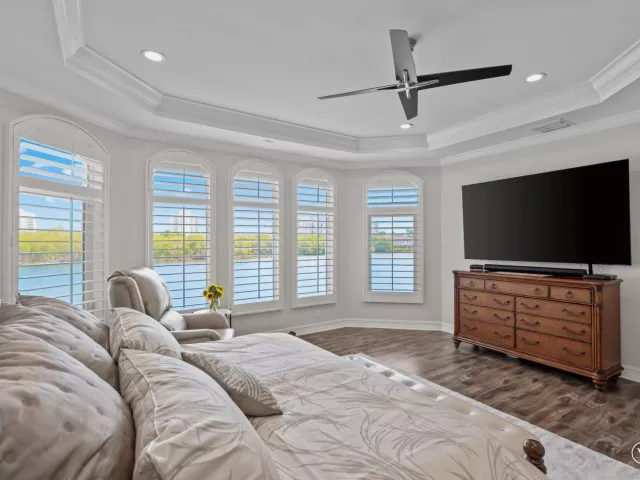 Продажа дома по адресу 7188 NE 8th Drive - фото 9030673