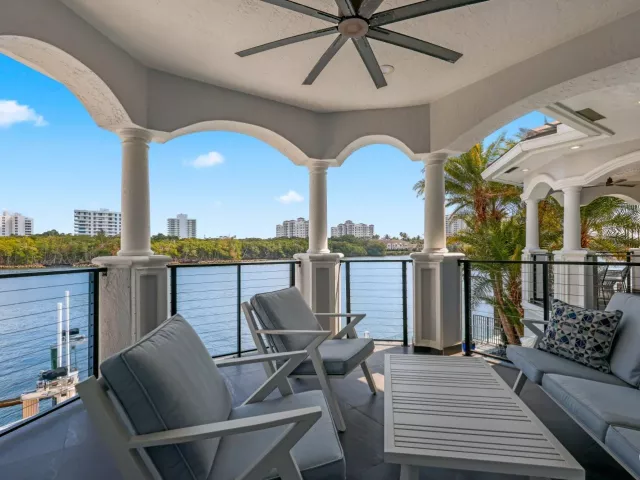Продажа дома по адресу 7188 NE 8th Drive - фото 9030674