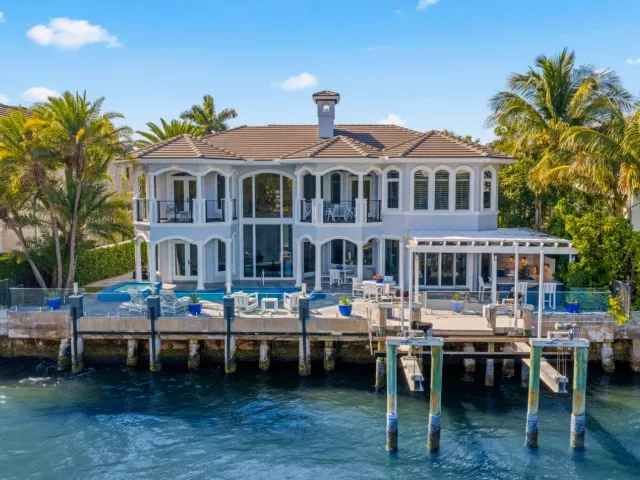 Продажа дома по адресу 7188 NE 8th Drive - фото 9030630