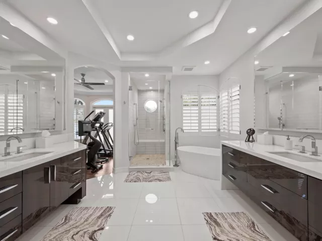 Продажа дома по адресу 7188 NE 8th Drive - фото 9030676