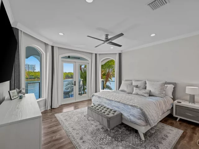 Продажа дома по адресу 7188 NE 8th Drive - фото 9030678