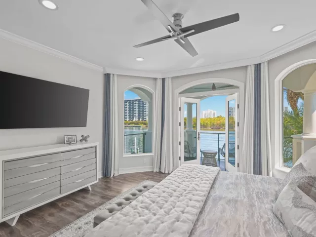 Продажа дома по адресу 7188 NE 8th Drive - фото 9030679