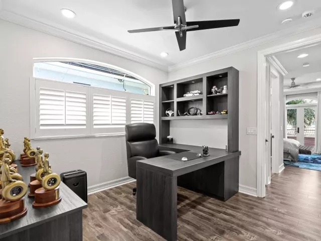 Продажа дома по адресу 7188 NE 8th Drive - фото 9030682