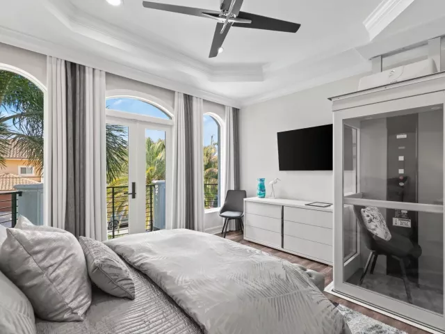 Продажа дома по адресу 7188 NE 8th Drive - фото 9030684